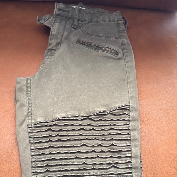 Trendy Olive Skinny Jeans - Picture 4 of 4